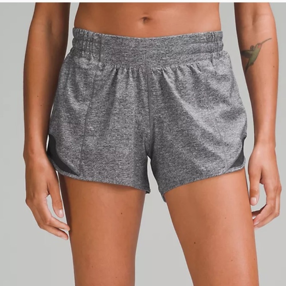 Lululemon Hotty Hot Low-Rise Lined Short 2.5